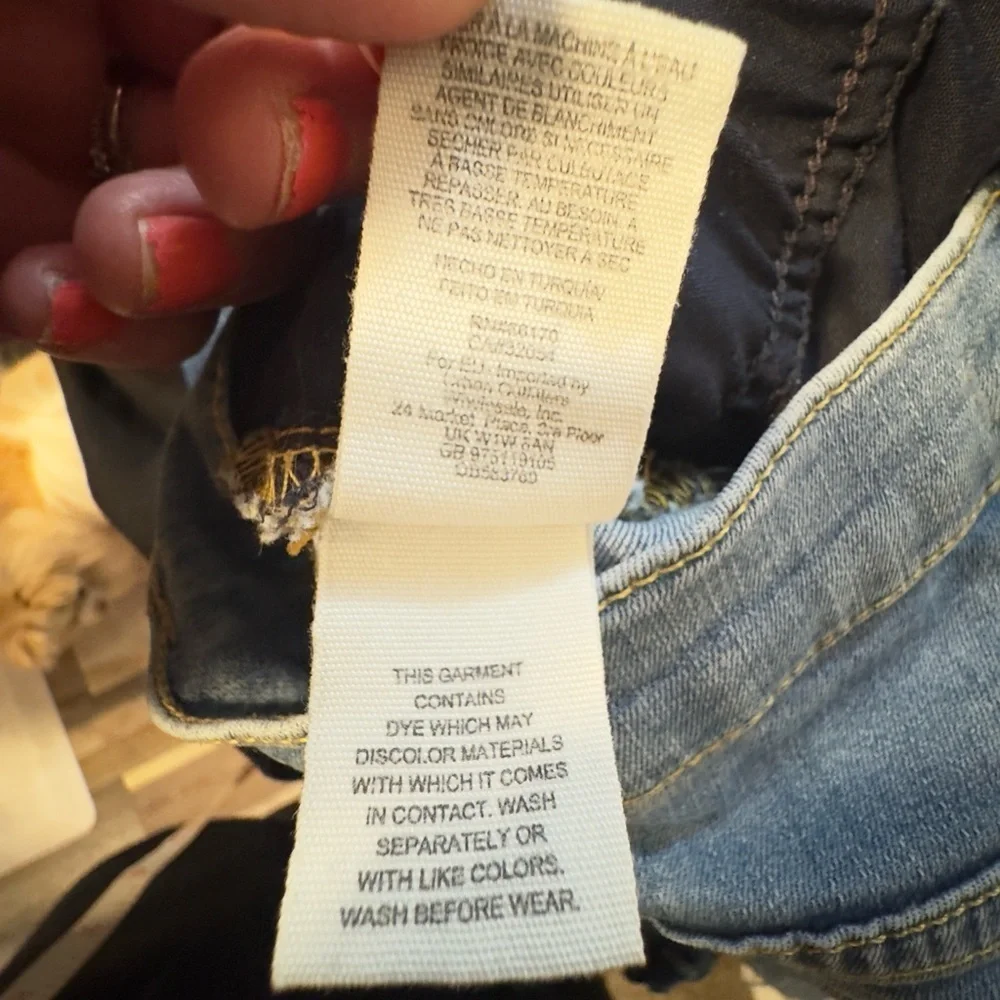 Free People questions leave